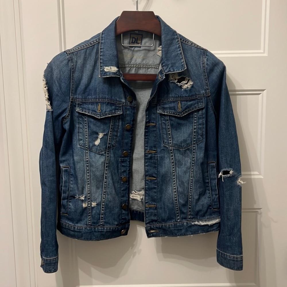 Gently worn Distressed DL Denim jacket Sz M (Maddox cut)